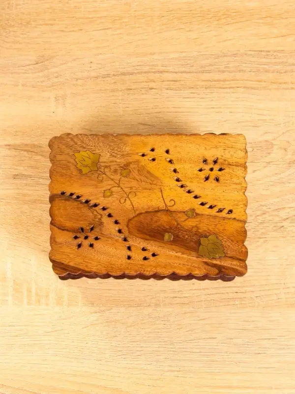 Шкатулка резная "Листья" 18х13х6 см, дерево шишам