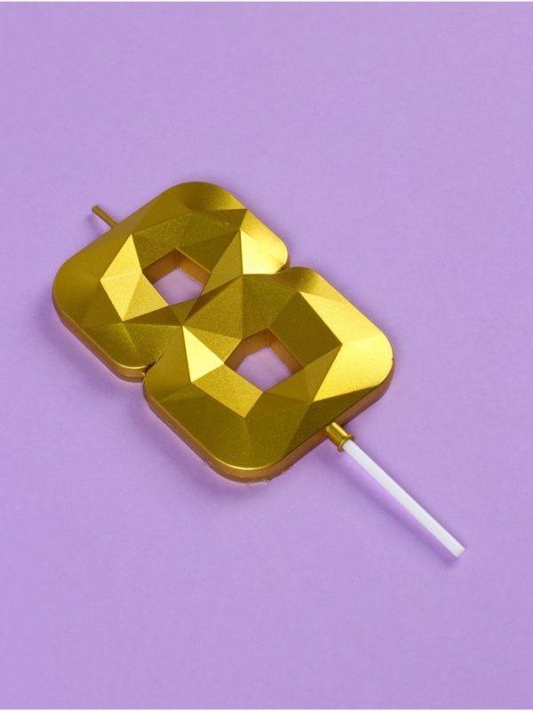 Свеча ГИГАНТ в торт на шпажке &laquo;Грань&raquo;, цифра "8", золотая, 9 см