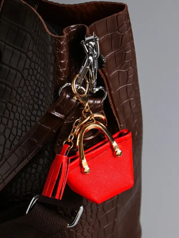 Брелок кожзам с карабином, с кистью "Сумка тоут" красная 6,5х3х7 см