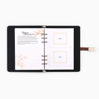 Родословная книга со встроенной флешкой 16 Gb «Наше фамильное дерево», 17,5 х 23 см. Родословная книга со встроенной флешкой 16 Gb «Наше фамильное дерево», 17,5 х 23 см.