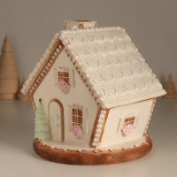 Сувенир полистоун свет "Пряничный домик с узорами, с птицами" 16,5х16х17 см