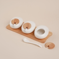 Набор банок фарфоровых с ложкой для сыпучих продуктов на подставке SL Home &laquo;Тренто&raquo;, 7 предметов: 3 банки 150 мл, подставка, 3 ложки