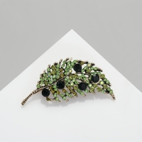 Брошь &laquo;Листочек&raquo;, цвет зелёный в золоте
