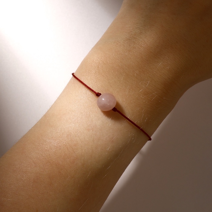 Браслет желаний &laquo;Кварц розовый&raquo; на бордовой нити, длина регулируется