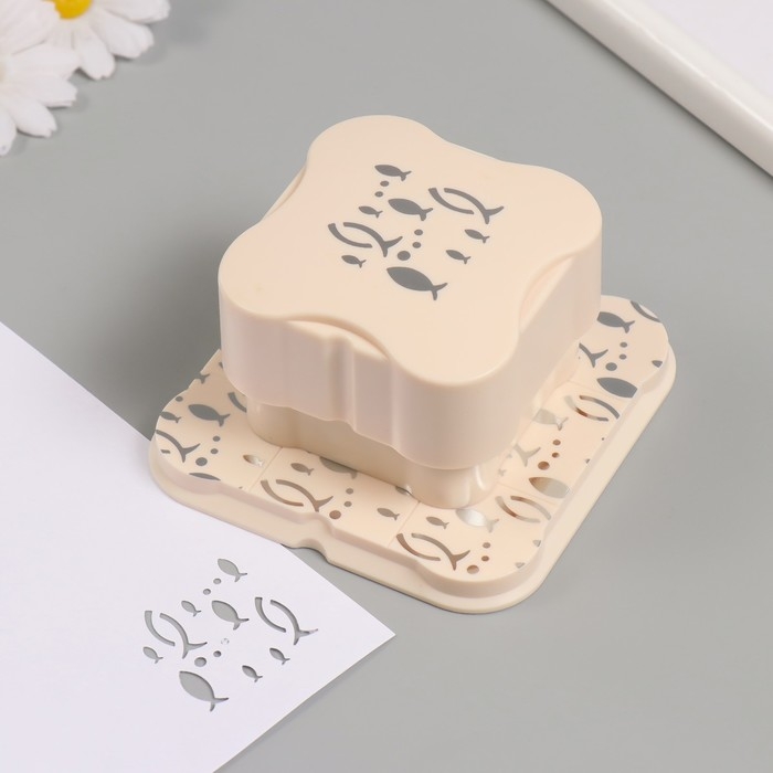 Дырокол фигурный рисунок 3,8х3,8 см "Рыбки" 6.1х6,1х4,1 см