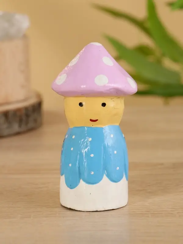 Сувенир "Гномик" дерево 5,5х5,5х10 см, цв. сиренево-голубой