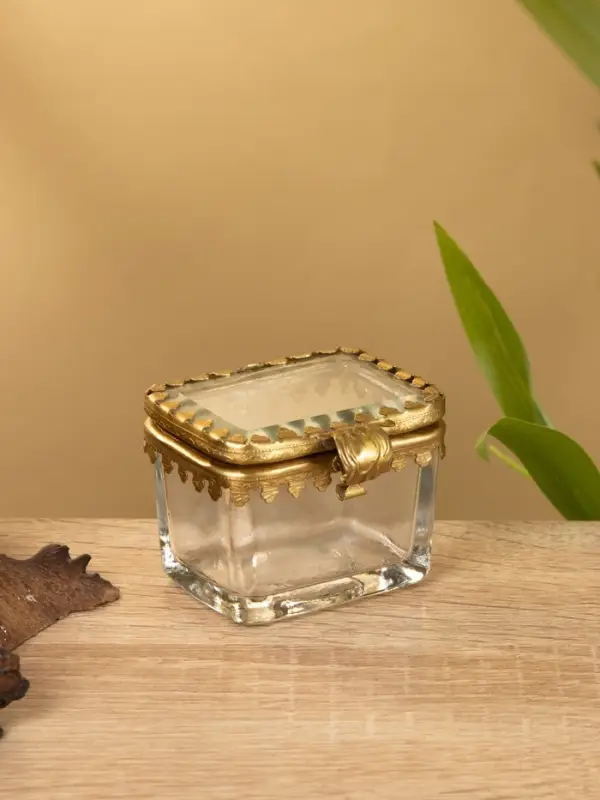 Шкатулка &laquo;Коробок&raquo;, 6&times;5.5&times;4.5 см, латунь, стекло