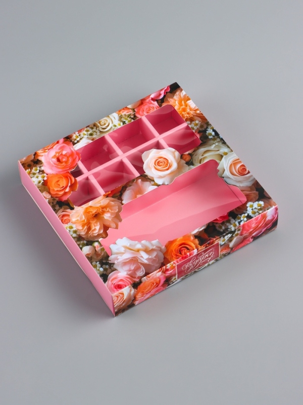 Коробка для 8 конфет + шоколад, с окном "Поздравляю", 17,7 х 17,8 х 3,8 см. Кондитерская упаковка