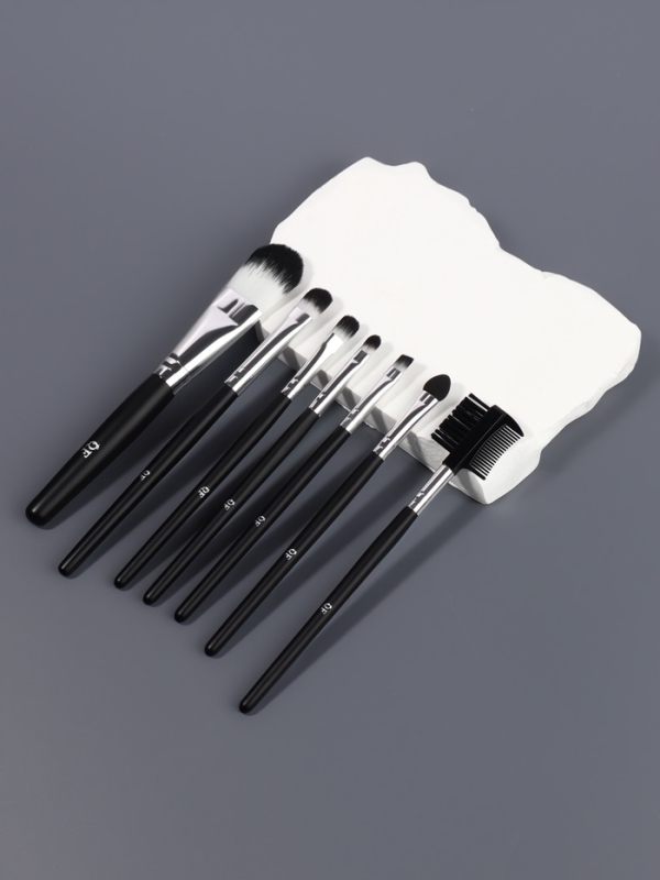 Набор кистей для макияжа, 7 предметов, чехол на кнопке, цвет чёрный