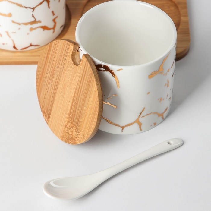 Набор банок керамических с ложками на деревянной подставке &laquo;Эстет. Gold&raquo;, 3 предмета: 300 мл, цвет белый