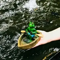 Садовая фигура 14 х 13 х 9,5 см "Лягушка в лодке" Водоплавающая