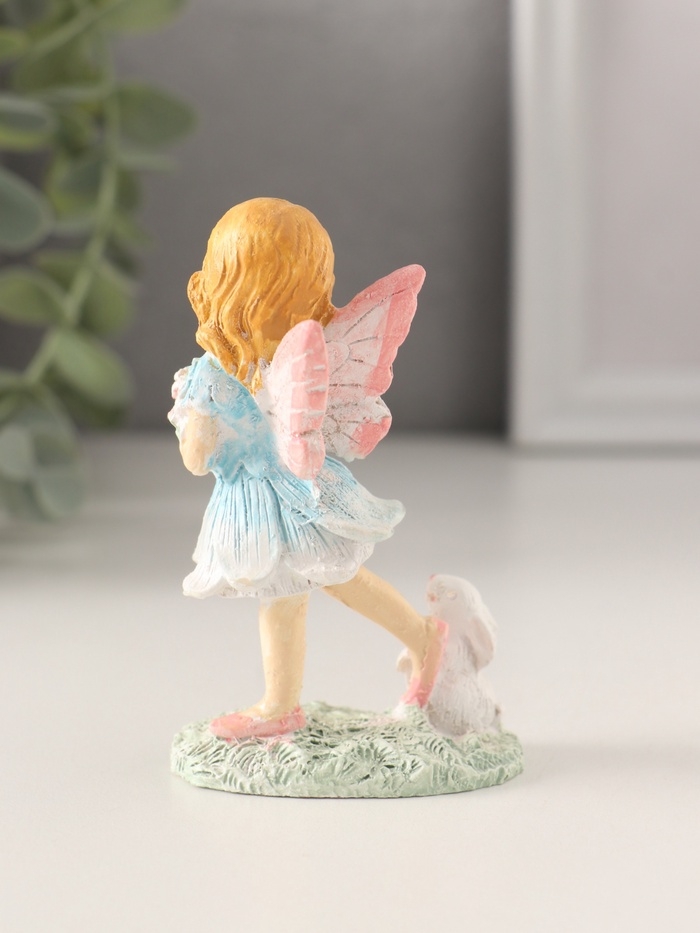 Сувенир полистоун "Девочка-фея с кроликом, охапкой цветов" 5,5х4х9 см