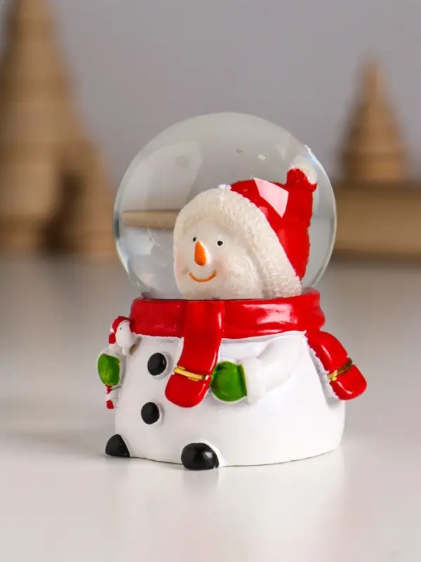 Сувенир полистоун водяной шар "Дед Мороз/Снеговик шар на голове" МИКС 6,8х5х5 см