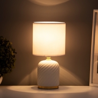 Настольная лампа "Рионфо" Е14 40вт белый 13х13х26 см Настольная лампа "Рионфо" Е14 40вт белый 13х13х26 см