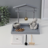 Сад Дзен "Маленький Будда в сером" песок+камни+аромапалочка+колокол 16х22х18,5 см