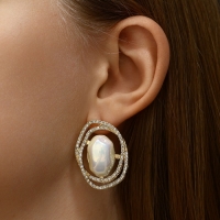 Серьги с жемчугом "Абстракция" желание, цвет белый в золоте, камень форма и цвет МИКС