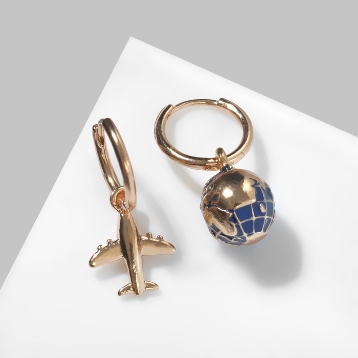 Серьги эмаль «Брелок» самолет и планета, цвет синий в золоте Серьги эмаль «Брелок» самолет и планета, цвет синий в золоте