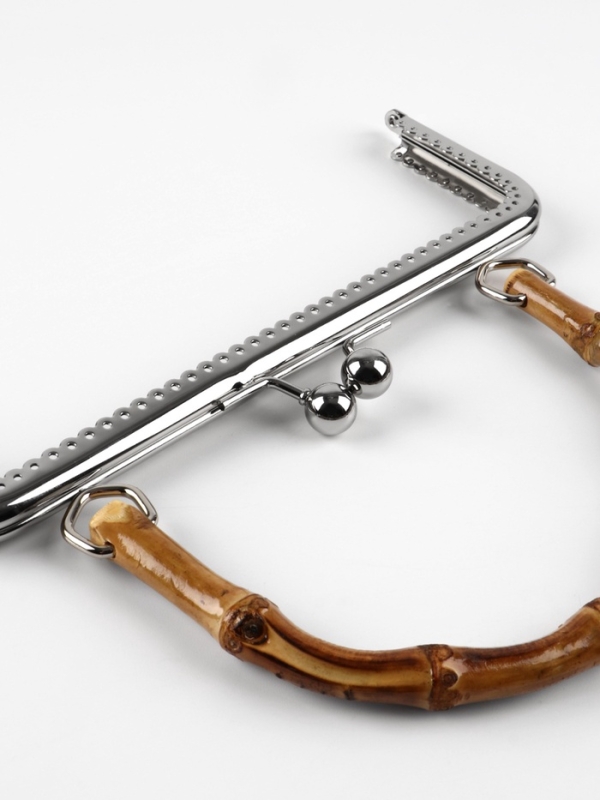 Фермуар пришивной, 21×9.5 см, с бамбуковой ручкой d=11×15.5 см, коричневый, серебристый Фермуар пришивной, 21×9.5 см, с бамбуковой ручкой d=11×15.5 см, коричневый, серебристый