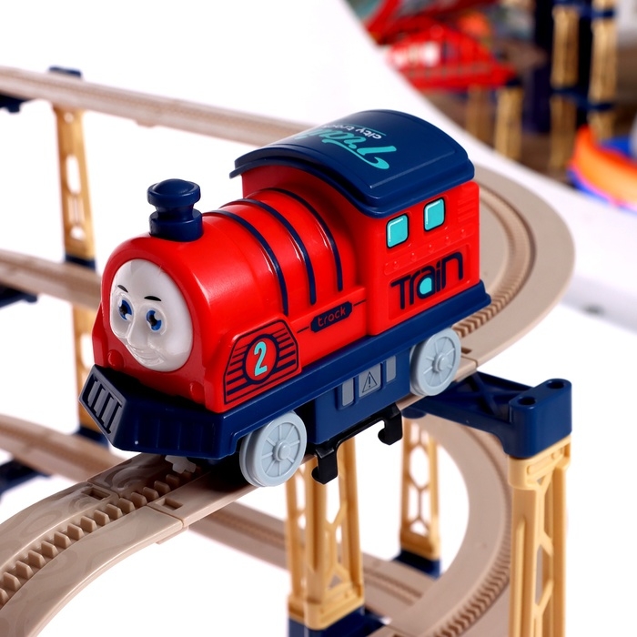 Железная дорога &laquo;Город&raquo;, работает от батареек