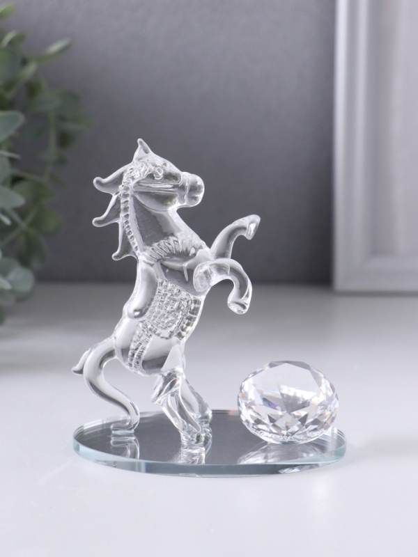 Сувенир стекло "Конь на дыбах, с бриллиантом" 8,5х6х9,5 см