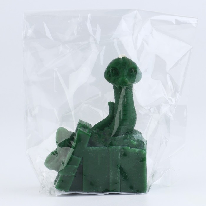 Новогодняя свеча интерьерная &laquo;Новый год: Змейка с подарком&raquo;, зелёная 77 х 61 х 35