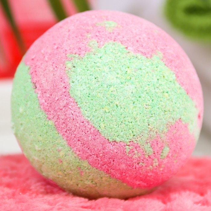 Бомбочка для ванн L'Cosmetics &laquo;Клубника&raquo; с пеной, 130 г