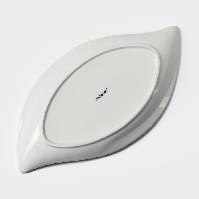 Блюдо фарфоровое Magistro &laquo;Ладья&raquo;, 33,5&times;17 см, цвет белый