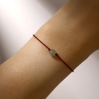 Браслет желаний &laquo;Нефрит&raquo; на бордовой нити, длина регулируется