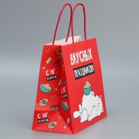 Пакет подарочный новогодний крафтовый &laquo;Праздники&raquo;, 22 х 22 х 11 см, Новый год