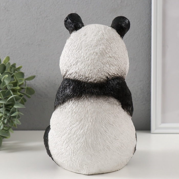Фигурка  "Панда жующая" высота 23 см, ширина16 см, длина 14,5 см.