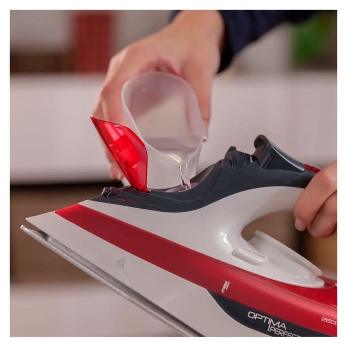 Утюг Solac Optima Perfect PV2014, керамическая подошва, 2600 Вт, 35 г/мин, 380 мл, красный Утюг Solac Optima Perfect PV2014, керамическая подошва, 2600 Вт, 35 г/мин, 380 мл, красный
