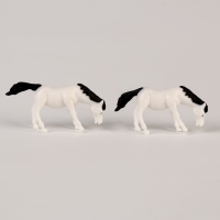 Миниатюра кукольная &laquo;Лошадка&raquo;, набор 2 шт., размер 1 шт. &mdash; 4,5 &times; 2,5 &times; 1 см, цвет белый