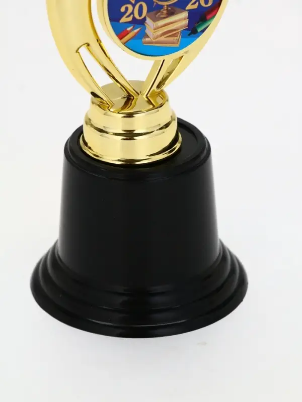 Фигура звезда на черной подставке на Выпускной "Выпускник 2026", 7 х 18,2 см