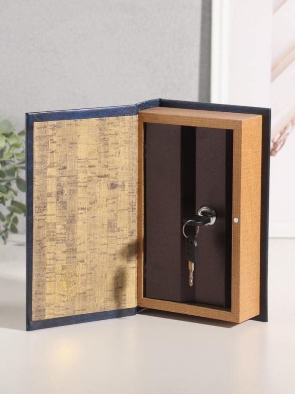 Сейф-книга дерево кожзам "История Отечественной геральдики" тиснение 21х13х5 см