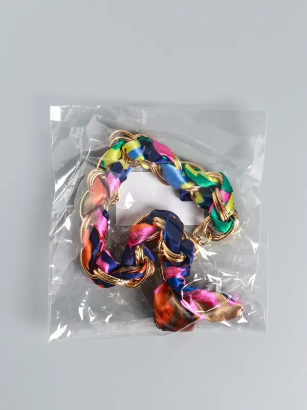 Брелок на 2 карабинах "Платок и цепочка" яркий 20х10х1,7 см