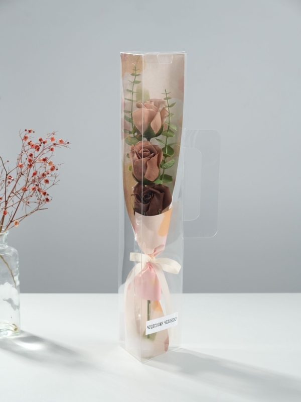 Букет из мыльных лепестков "Три розы с эвкалиптом" бежевый 8,5х7,4х38,6 см