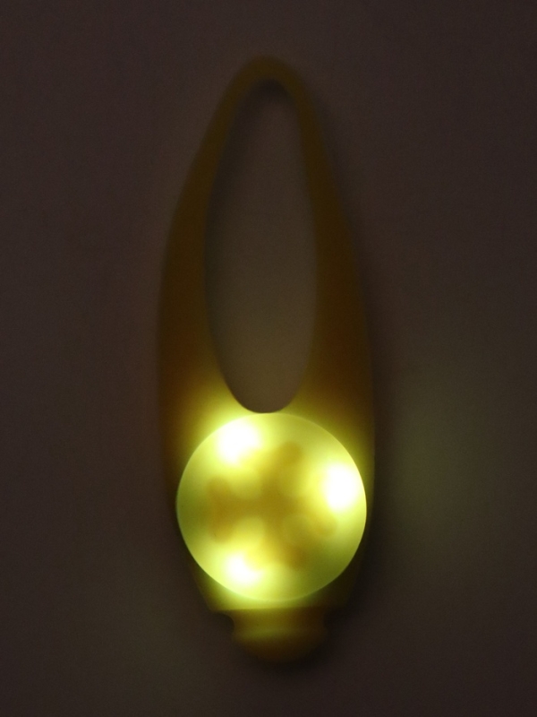 Световой маячок на ошейник/поводок с 3 режимами свечения "Лапка", 3,2 см, силикон, жёлтый