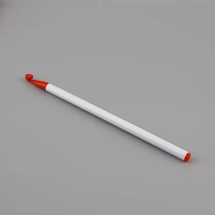 Крючок для вязания, d=7 мм, 16 см, цвет белый/красный