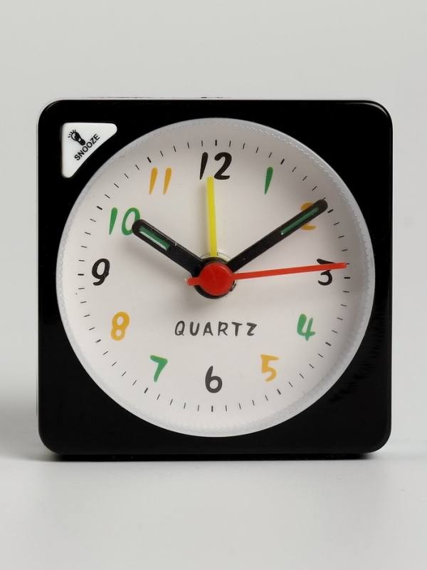 Часы будильник настольные, на батарейках, с подсветкой, 5.6 х 5.6 х2.5см, циферблат d-5 см