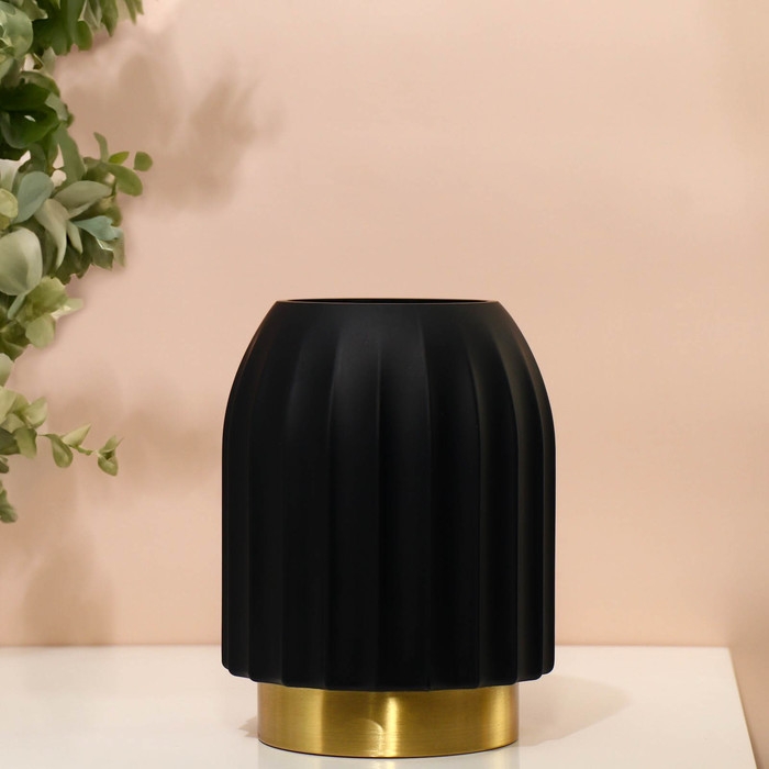 Ваза для цветов &laquo;Делиция&raquo; из черного стекла 22 х 16 х 16 см