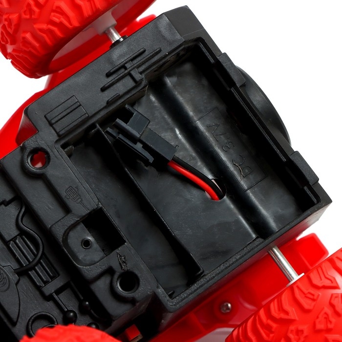 Машинка «Перевёртыш», радиоуправляемая, работает от аккумулятора, цвет красный Машинка «Перевёртыш», радиоуправляемая, работает от аккумулятора, цвет красный