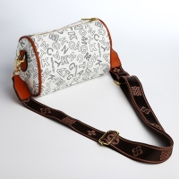 Сумка кросс-боди на молнии, цвет белый Сумка кросс-боди на молнии, цвет белый