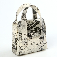 Сумка для кукол &laquo;Питон&raquo;, цвет черно-белый