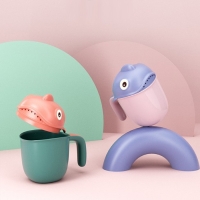 Ковш пластиковый для купания и мытья головы, детский банный ковшик &laquo;Рыбка&raquo;, 500 мл., с леечкой, цвет розовый/синий