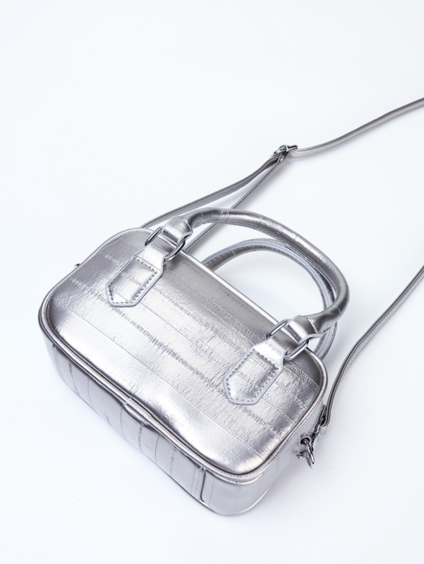Сумка женская, 20*9*12, отд на молнии, длин ремень, серебро