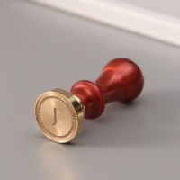 Печать для сургуча с пластиковой ручкой "Классика цифра 1" 2,5х2,5х6,3 см