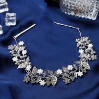 Аксессуар для волос "Берта" (с невидимками) бабочки цветы, 23,5 см, серебристо-белый Аксессуар для волос "Берта" (с невидимками) бабочки цветы, 23,5 см, серебристо-белый