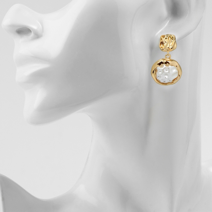 Серьги с жемчугом &laquo;Эксклюзив&raquo; мятый круг, цвет золото