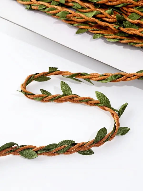 Тесьма плетеная с листьями, 1 м