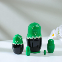 Матрёшка «Божья коровка», зелёное платье, 5 кукольная, 10-12 см Матрёшка «Божья коровка», зелёное платье, 5 кукольная, 10-12 см